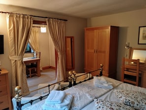 Superior Double Room | Egyptian cotton sheets, desk, iron/ironing board, free WiFi