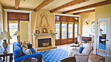 スイート クイーンベッド 1 台 ヴィンヤードビュー | 高級寝具、セーフティボックス (室内)、客室ごとに異なる装飾、客室ごとに異なるインテリア