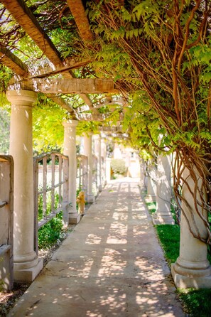 Garden - CaliPaso Winery (Paso Robles)