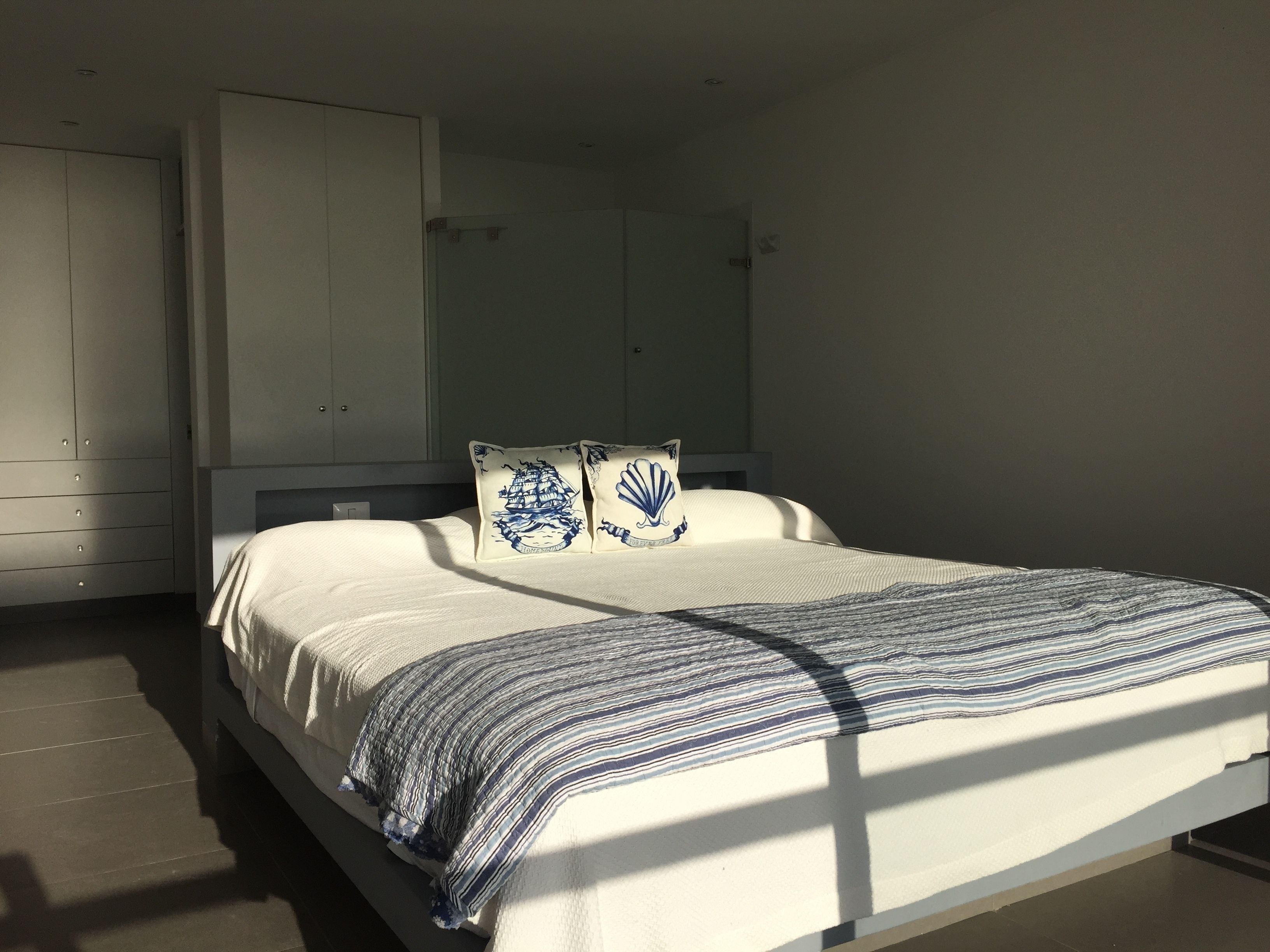 Apartemen, 3 kamar tidur, pemandangan pantai | 3 kamar tidur, meja kerja, setrika/meja setrika, dan Wi-Fi gratis