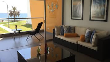 Apartment, 3 Bedrooms, Beach View | Living area