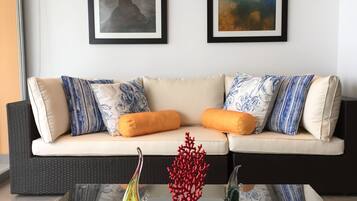 Apartment, 3 Bedrooms, Beach View | Living room