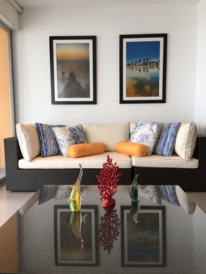 Departamento, 3 habitaciones, vista a la playa | Sala de estar