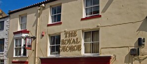 Exterior - The Royal George (Saltburn-by-the-Sea)