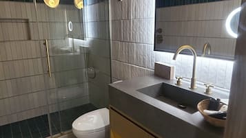 Standard Room, 1 Queen Bed, Balcony | Bathroom | Free toiletries, hair dryer, towels, soap