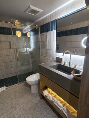 Standard Room, 1 Queen Bed, Balcony | Bathroom | Free toiletries, hair dryer, towels, soap