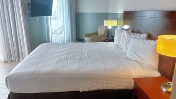 Room, 1 Katil Raja (King), Oceanfront (2nd Floor) | Meja, ruang kerja komputer riba, seterika/papan seterika, Wi-fi percuma