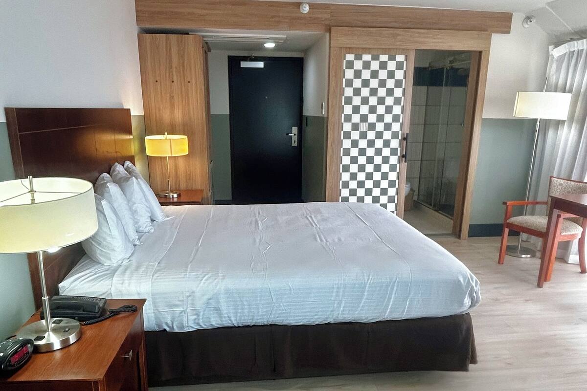 Room, 1 King Bed, Oceanfront (2nd Floor) | Desk, laptop workspace, iron/ironing board, free WiFi