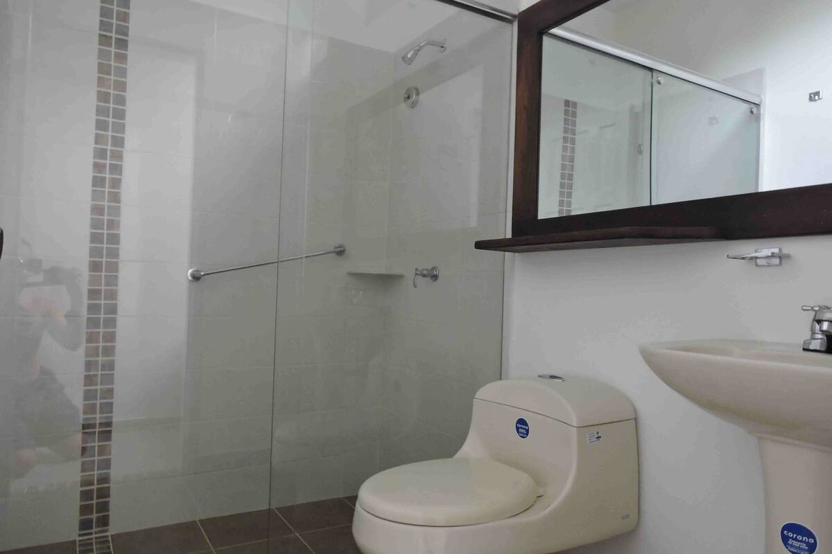 family room (7 guests) | bathroom shower