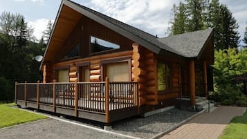 Two-Bedroom Log Home | Bed sheets