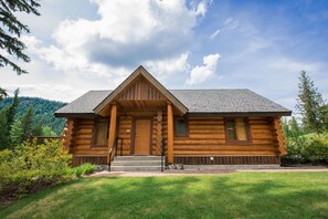 One-Bedroom Log Suite
