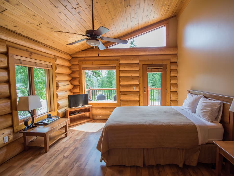 Two-Bedroom Log Suite | Bed sheets