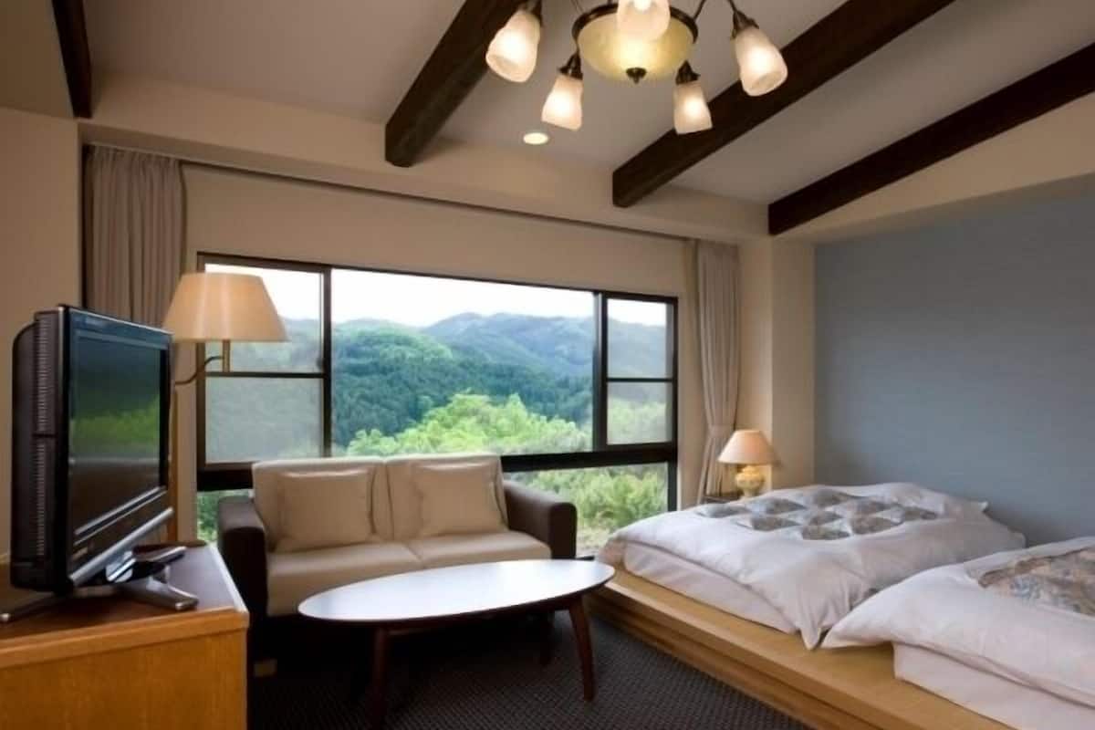 standard twin room, non smoking, lake view | down duvets, in-room safe, individually decorated, free wifi