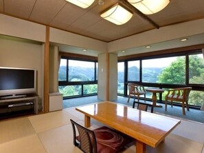 Corner Room, Non Smoking | Private kitchen