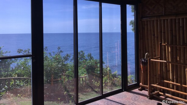 A room with large windows offering a view of the sea. - Bohol Lahoy Dive Resort (Guindulman)