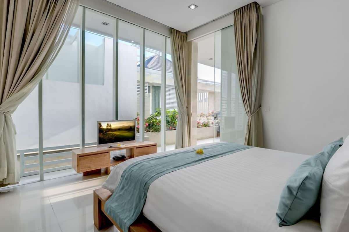 In-room safe, desk, iron/ironing board, cots/infant beds