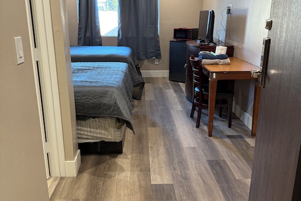 Superior Double Room | Desk, blackout drapes, WiFi (free), bed sheets