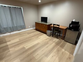 Deluxe Double Room | Living area | 32-inch Smart TV with cable channels