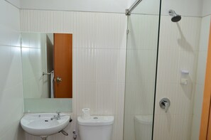 Shower, free toiletries