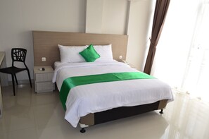 Deluxe Room | Desk, iron/ironing board, free WiFi