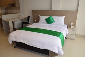 Superior Room | Desk, iron/ironing board (on request), WiFi (free) - Best Inn Hotel Jakarta (Jakarta)