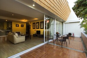 Deluxe Veranda Suite Room | Balcony - Panchalae Boutique Residences (Pattaya)