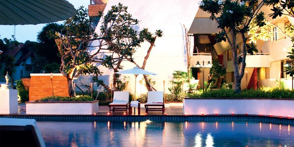 Outdoor pool - Panchalae Boutique Residences (Pattaya)