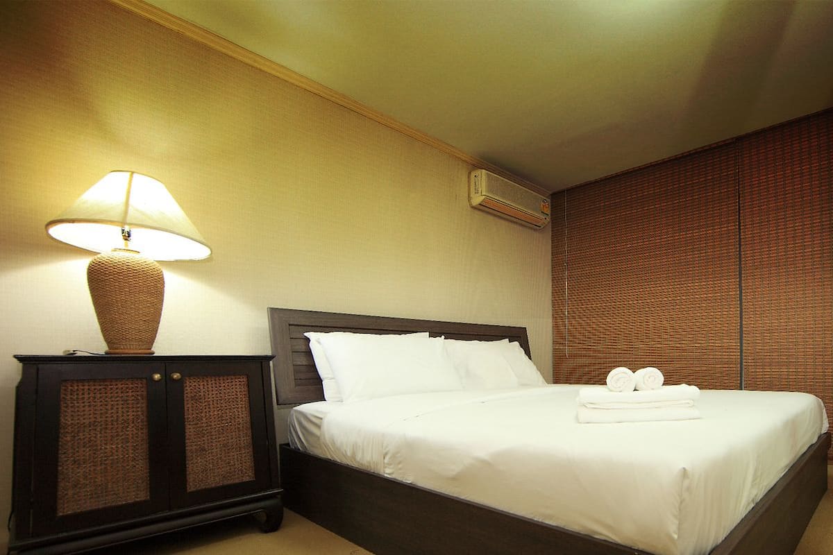 Premium Room | In-room safe, desk, rollaway beds, free WiFi