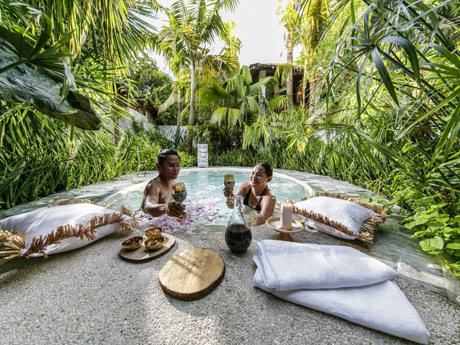 Breakfast, lunch, dinner served; international cuisine