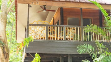 Casa na árvore família (Treehouse) | 1 quarto, frigobar, Wi-Fi de cortesia, roupa de cama
