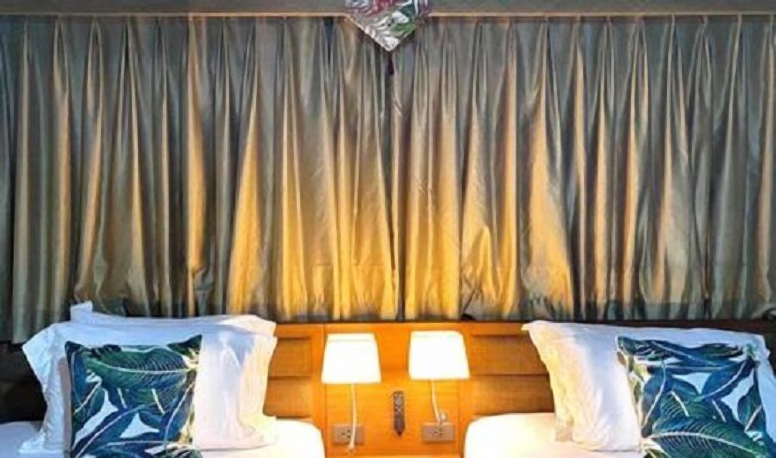 Minibar, Wi-Fi gratis, dan seprai linen