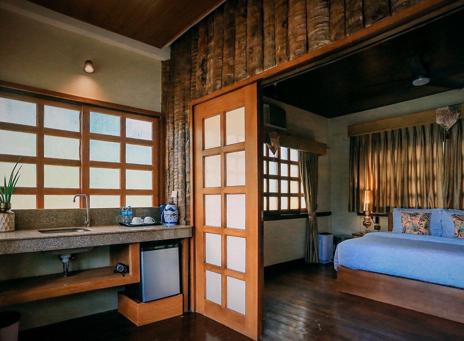 Minibar, Wi-Fi gratis, dan seprai linen