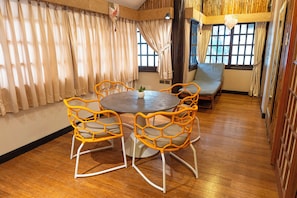 家庭套房, 花园景观 | 迷你吧、免费 WiFi、床单