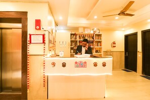 Reception - OYO 666 Hotel GD House (Gurugram)
