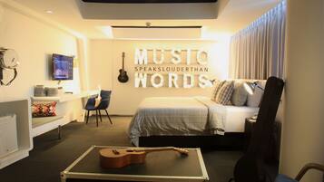 Junior Suite | 1 bedroom, minibar, in-room safe, desk