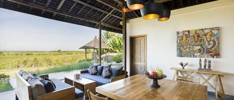 Téléviseur ACL, tablette électronique, lecteur de DVD