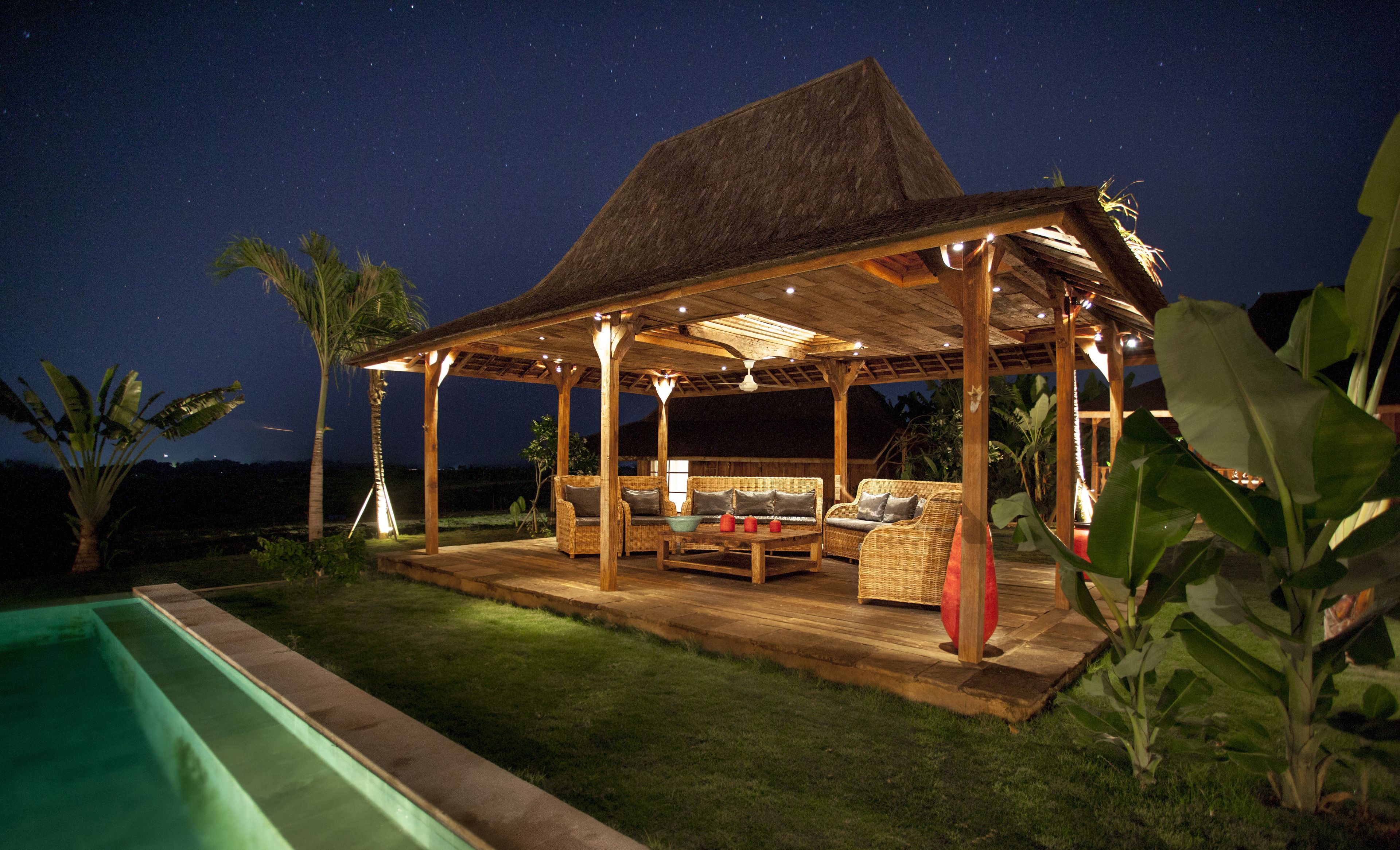 Café da manhã, almoço e jantar; culinária internacional 