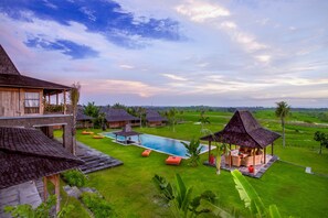 8 outdoor pools - Alami Boutique Villas & Resort (Selemadeg)