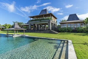 Premium bedding, minibar, in-room safe, individually decorated - Alami Boutique Villas & Resort (Selemadeg)