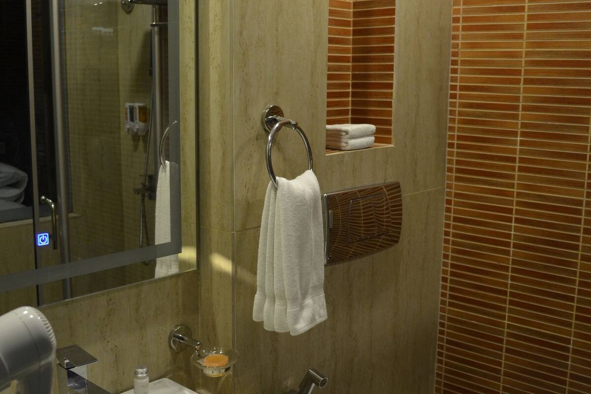 zone room | bathroom sink