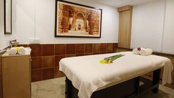 Couples treatment rooms, body treatments, Thai massages, facials