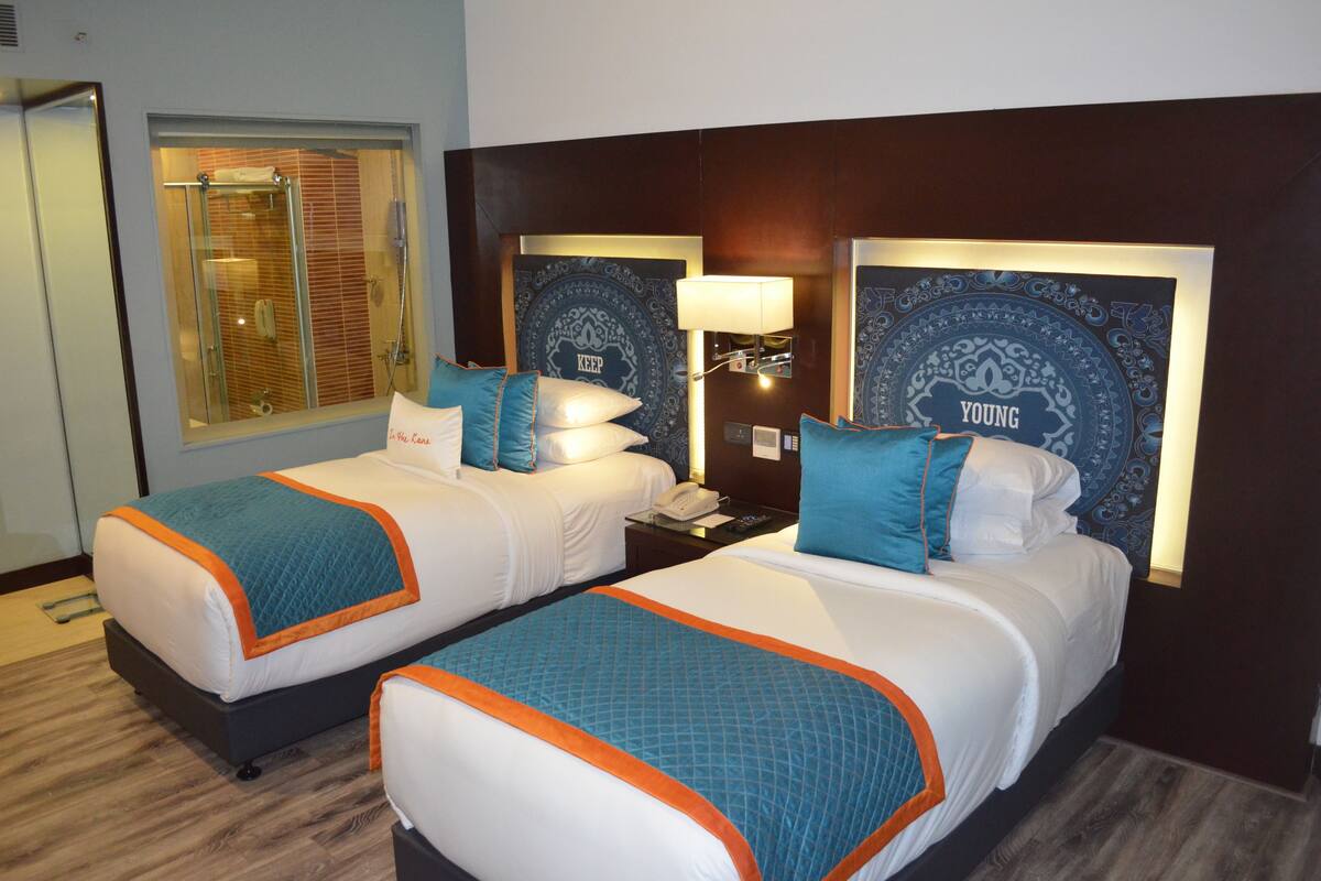 zone room | 1 bedroom, minibar, in-room safe, desk