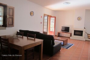 Villa, 2 Bedrooms | Living room | Flat-screen TV - Quinta Vale do Homem (Amares)