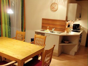 Family Apartment, 2 Bedrooms, Garden View, Garden Area | Private kitchen