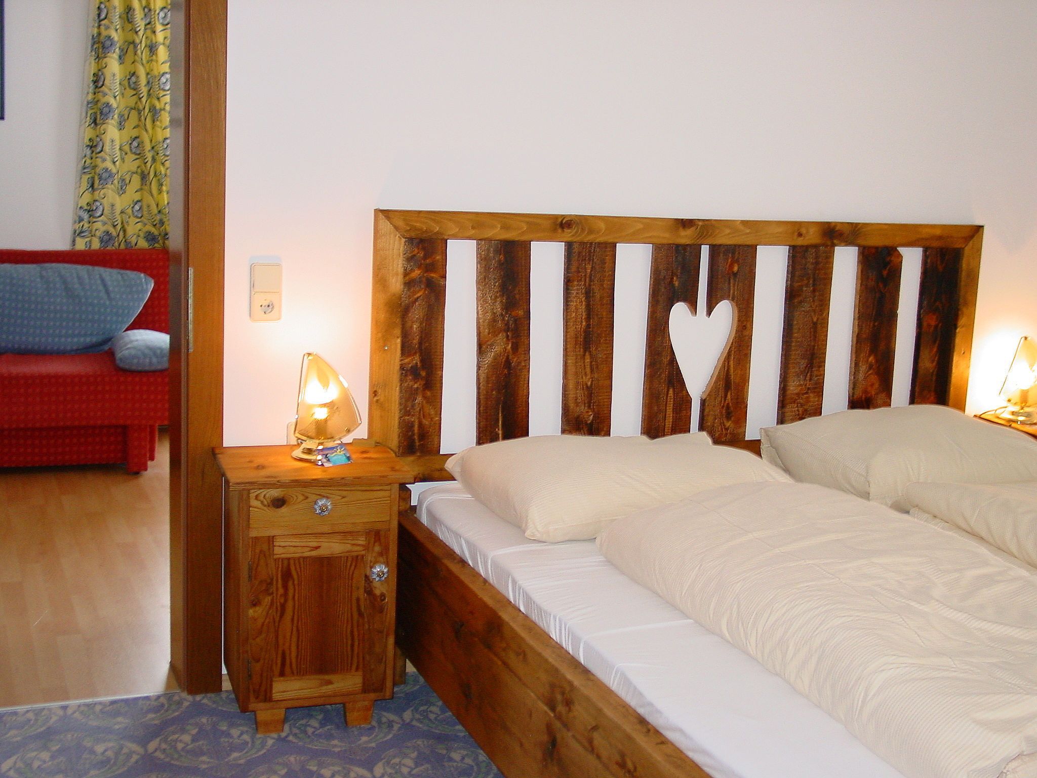 Family Apartment, 2 Bedrooms, Kitchen, Garden View | Peti besi dalam bilik, meja, seterika/papan seterika 