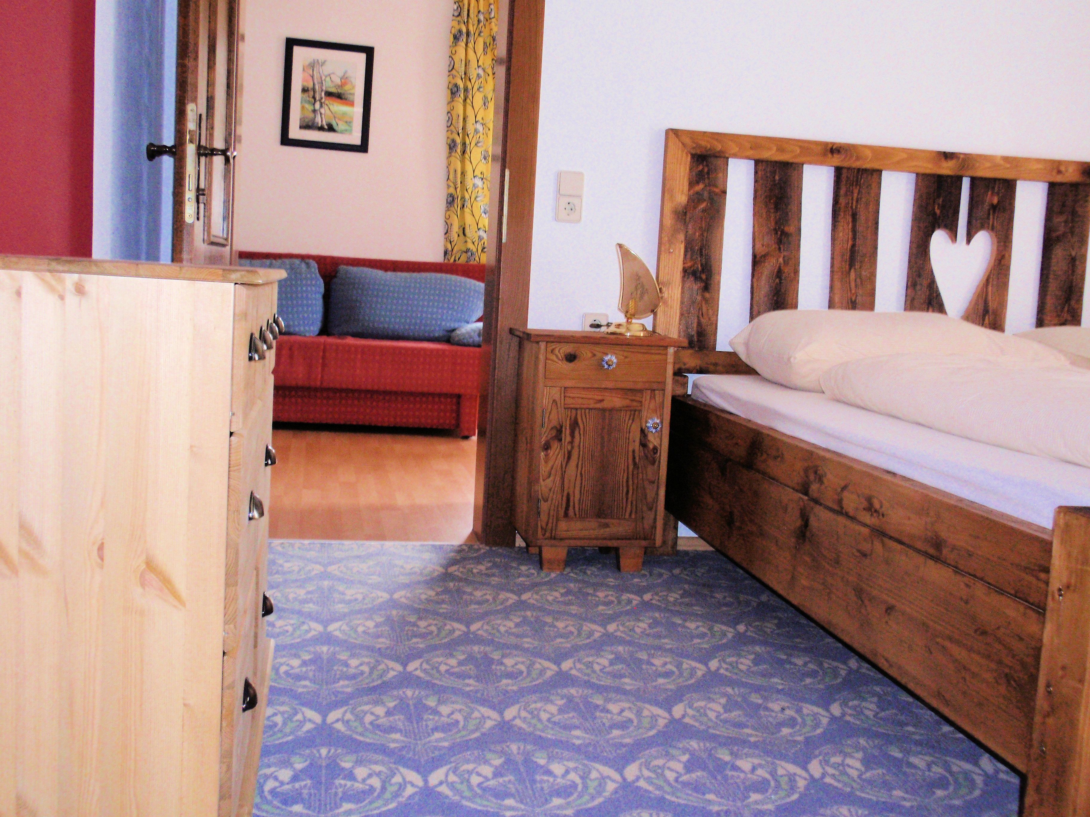 Familienapartment, 2 Schlafzimmer, Küche, Gartenblick | Zimmersafe, Schreibtisch, Bügeleisen/Bügelbrett, kostenlose Babybetten