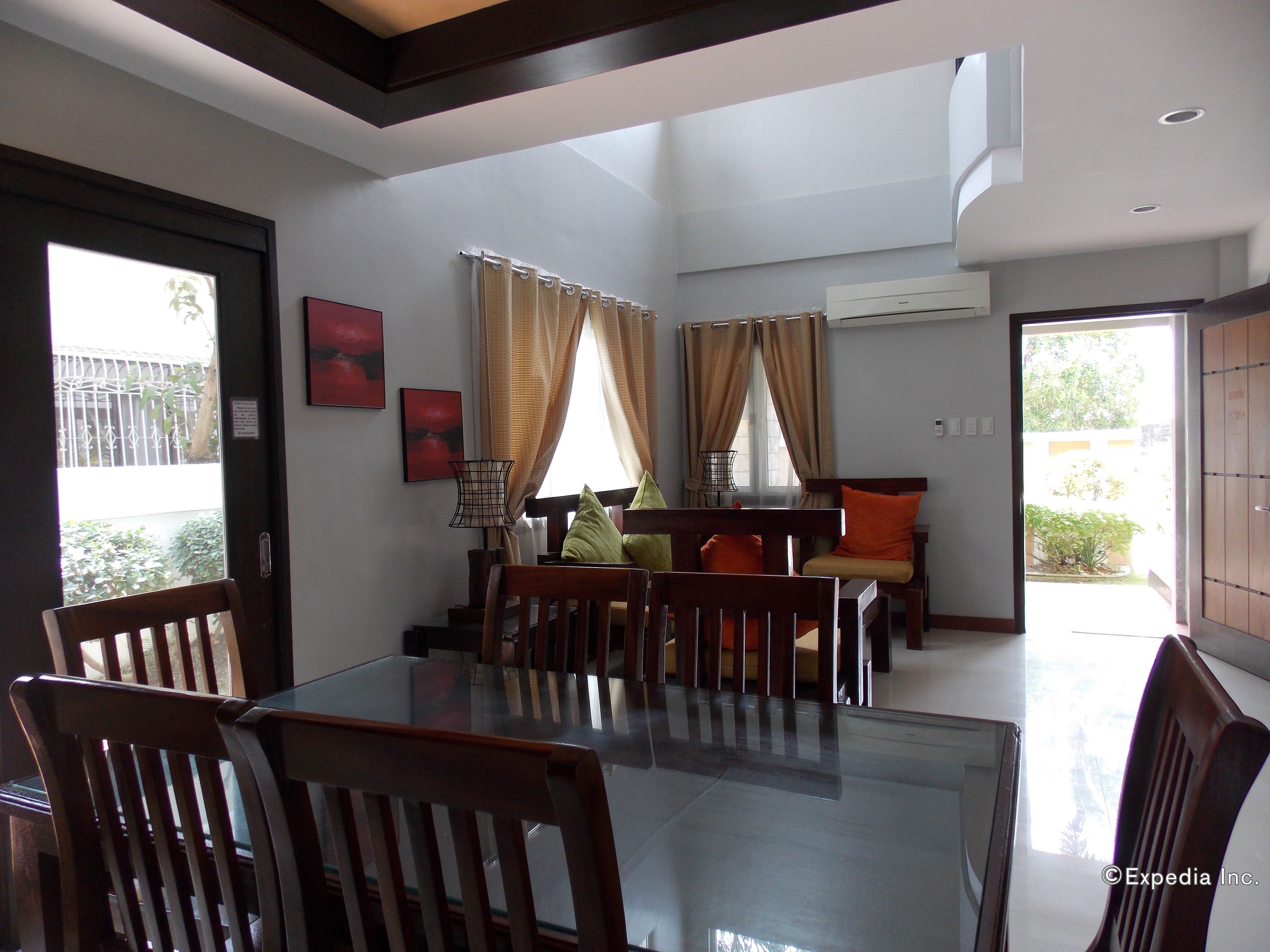 deluxe villa (3 bedroom) | living area