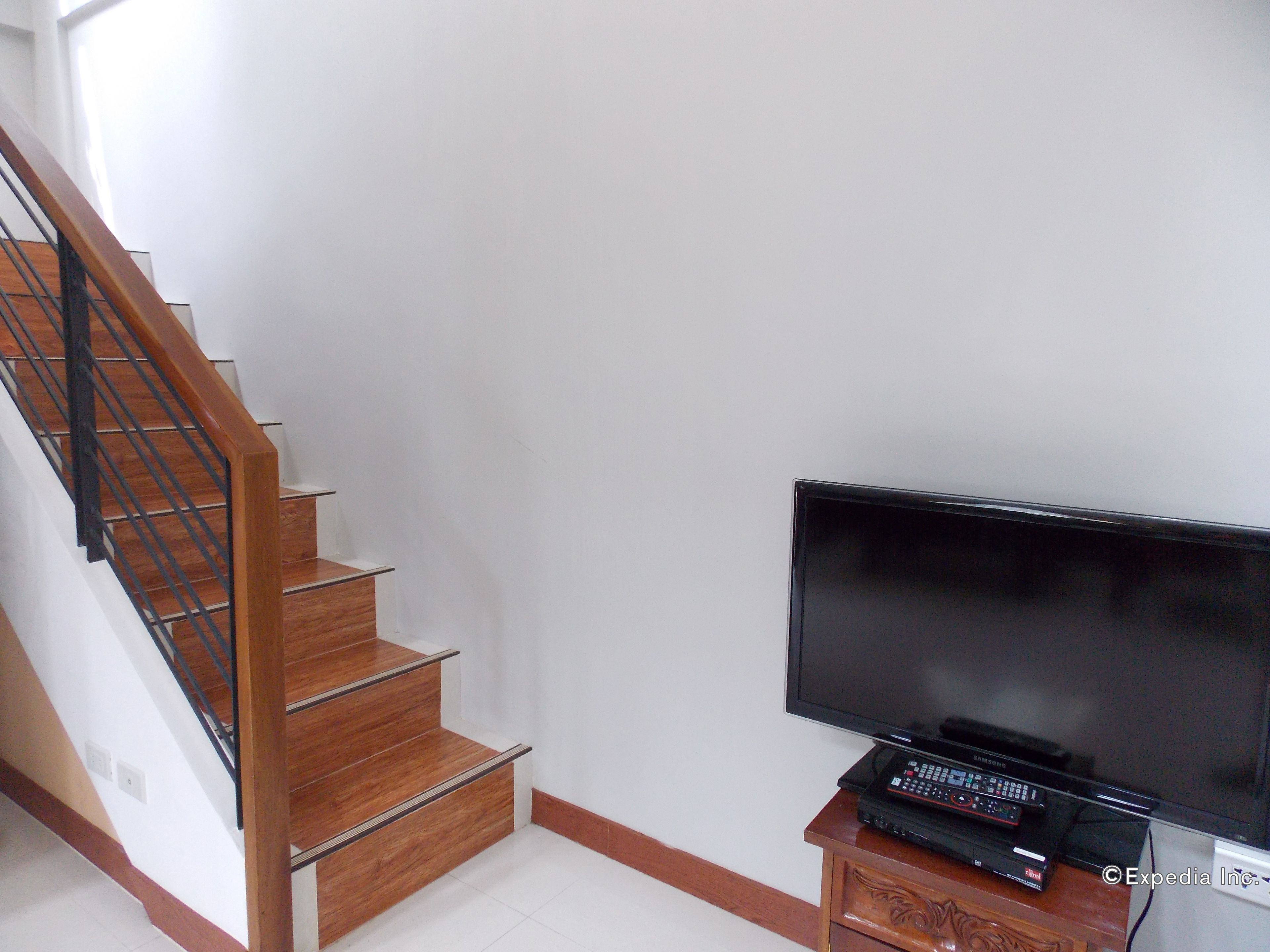 deluxe villa (3 bedroom) | living area