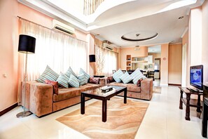 Family Suite (4 Bedroom) | Living room