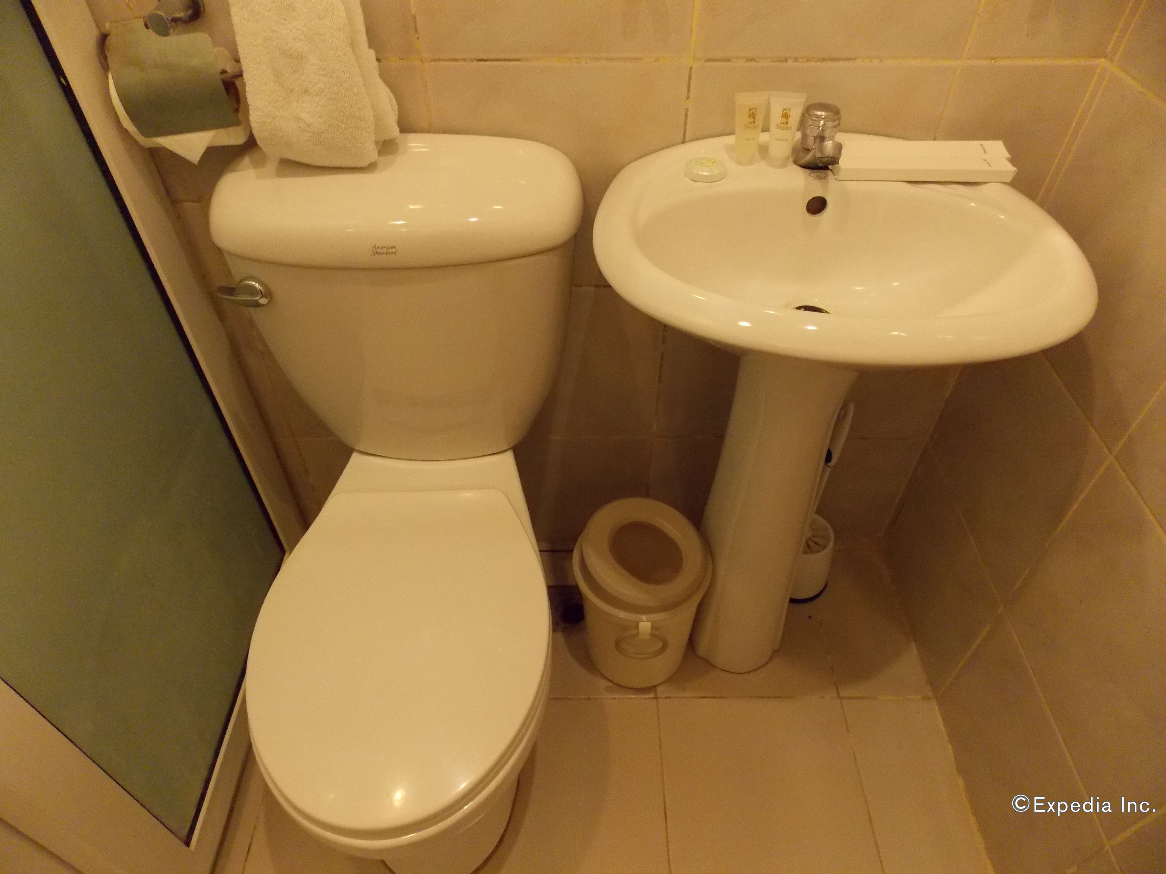 free toiletries, towels